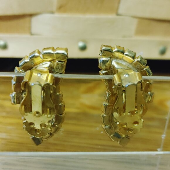 Cognac Amber Rhinestones Gold Tone Clip On Earrings Vintage Small Crystal Accent - Picture 5 of 8